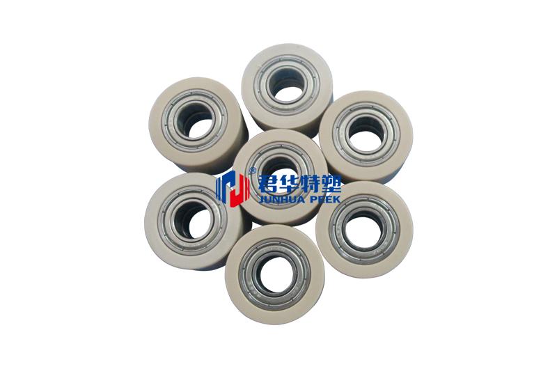 Rouleaux en PEEK pour l’industrie du remplissage de boissons