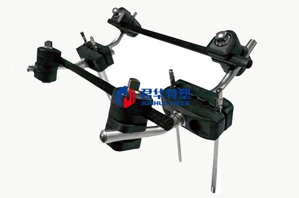 Fixateur externe en PEEK