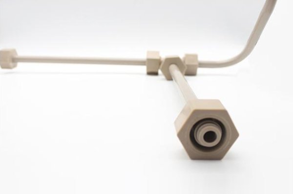 Tuyaux et raccords en PEEK pour aéronefs