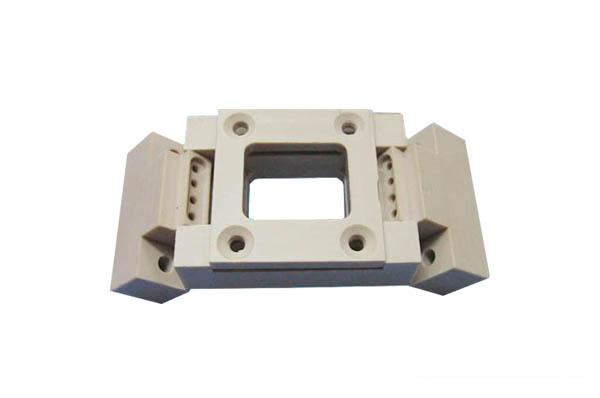 Pièces PEEK en trois parties