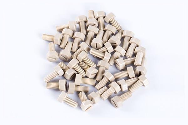 Vis à tête hexagonale fendue en PEEK